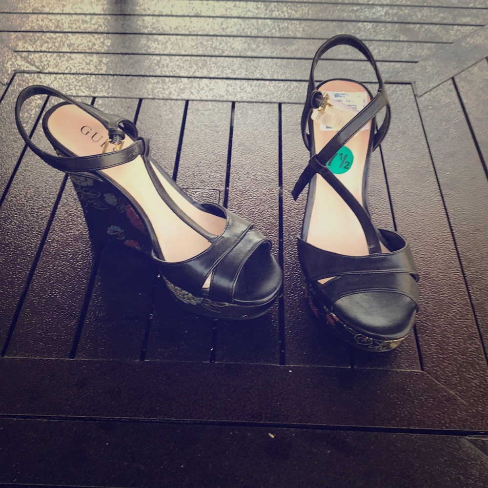 Guess wedges
